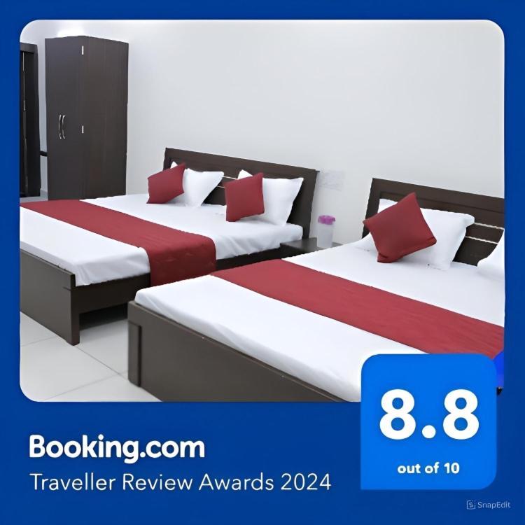 Hotel Jag Laxmi Palace Prime Location Main Road Near Mahakal Temple And Railway Station 乌贾因 外观 照片
